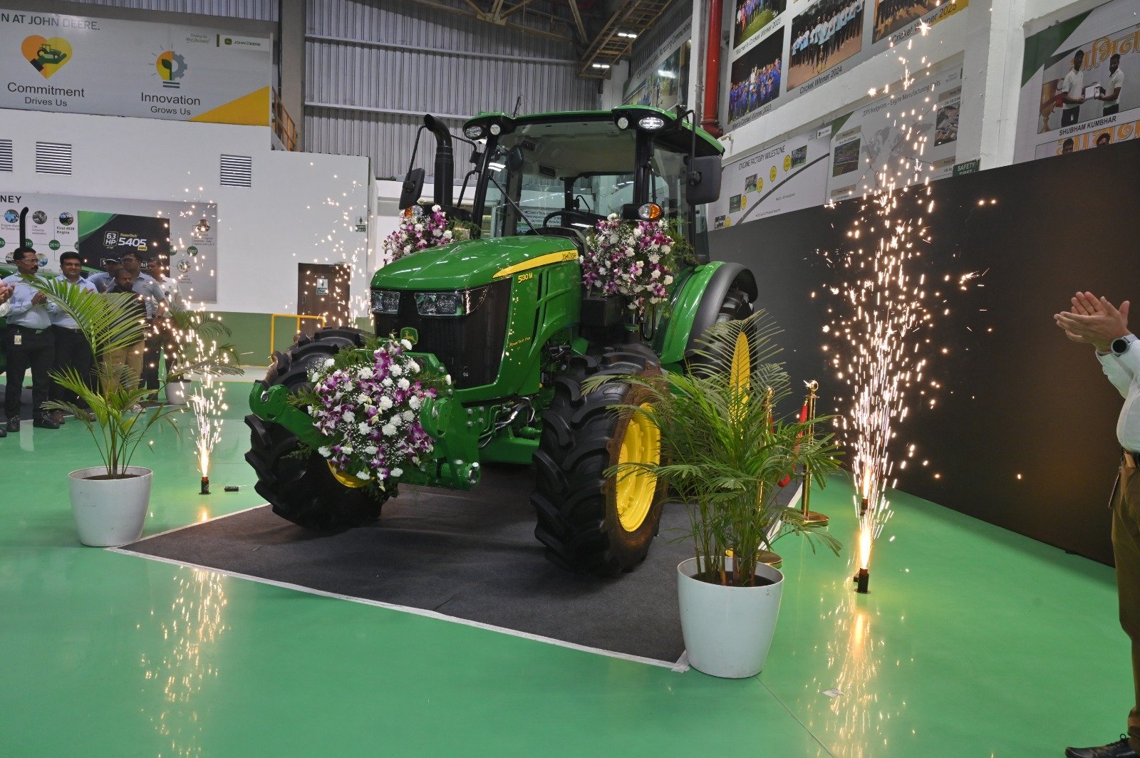 John Deere unveils 130 HP 5M Series Tractor at Power & Technology 7.0 in India